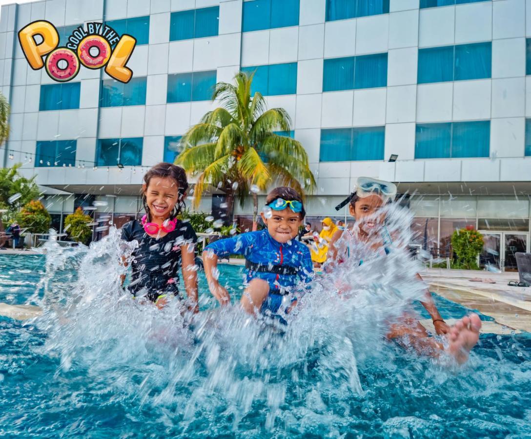 Novotel Balikpapan Exterior foto