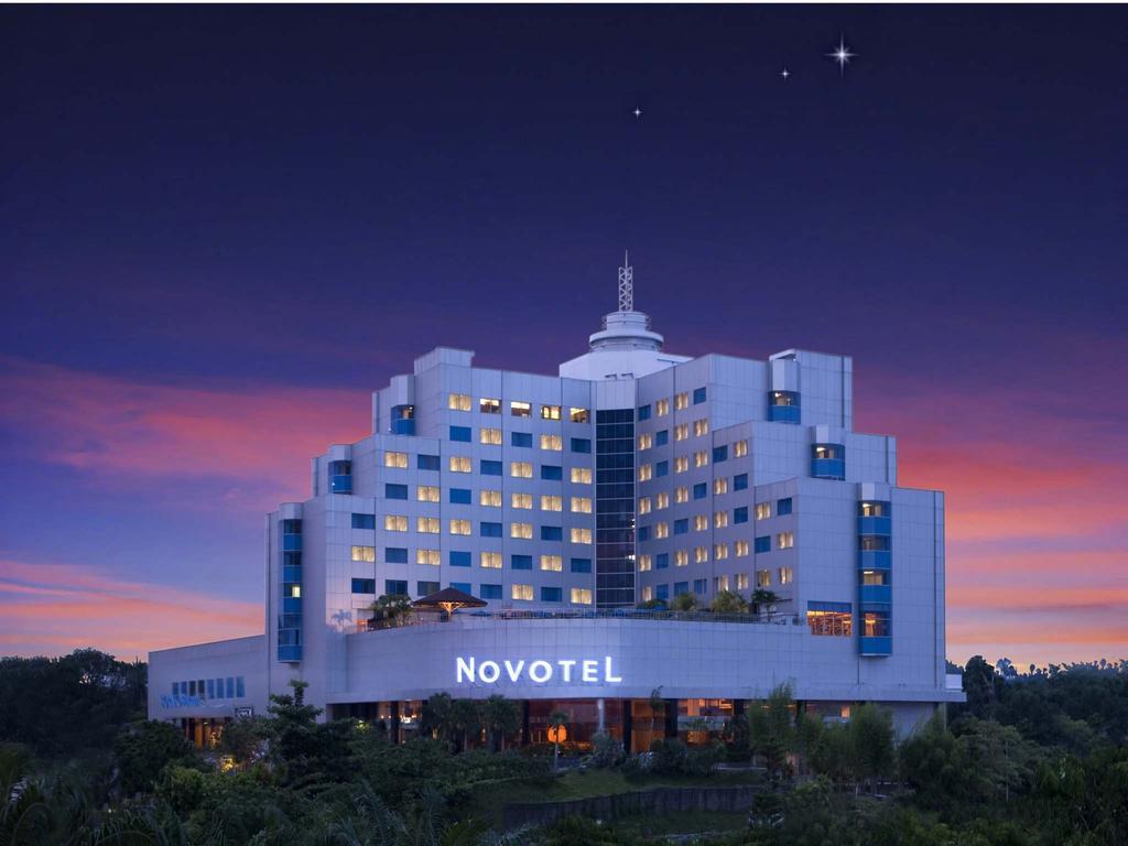 Novotel Balikpapan Exterior foto